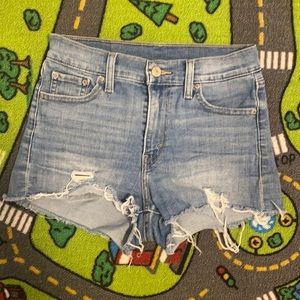 Levi’s cut offs size 26